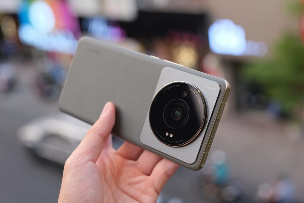 Cum transformi telefonul în cameră de supraveghere