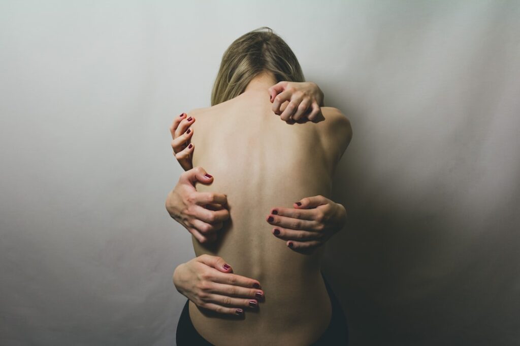 Cum afli dacă cineva te invidiază