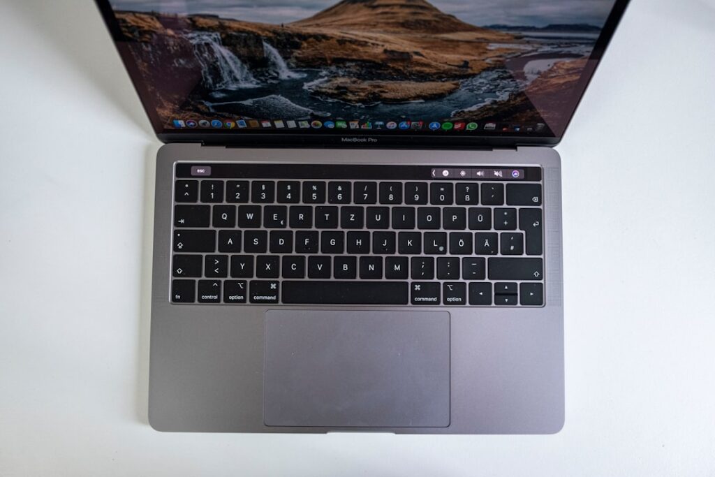 Cum să aleg un laptop bun pentru școală