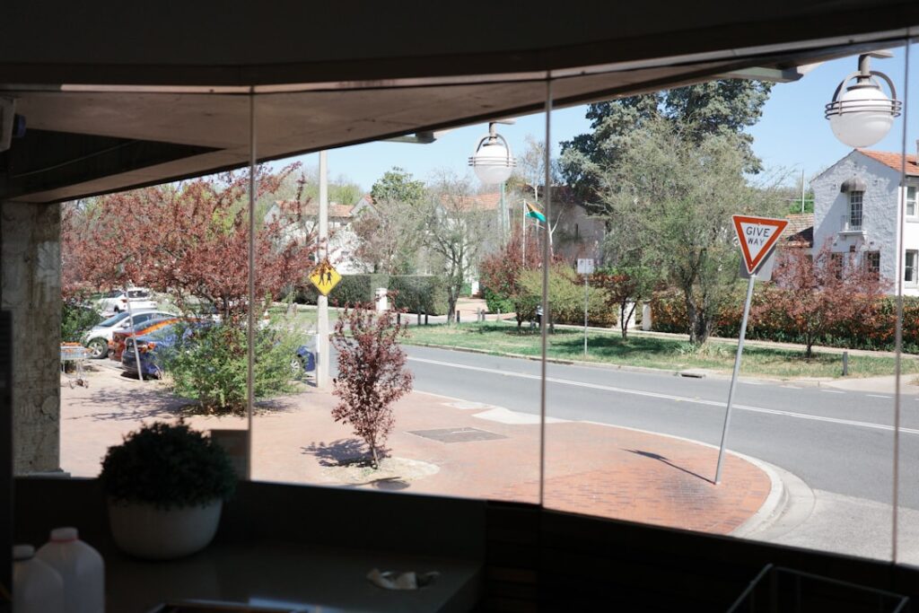 Cum să cureți parbrizul și geamurile corect