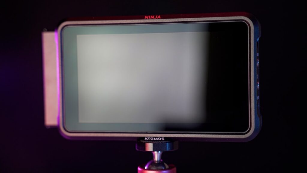 Cum funcționează ecranele OLED versus LCD diferențe și beneficii