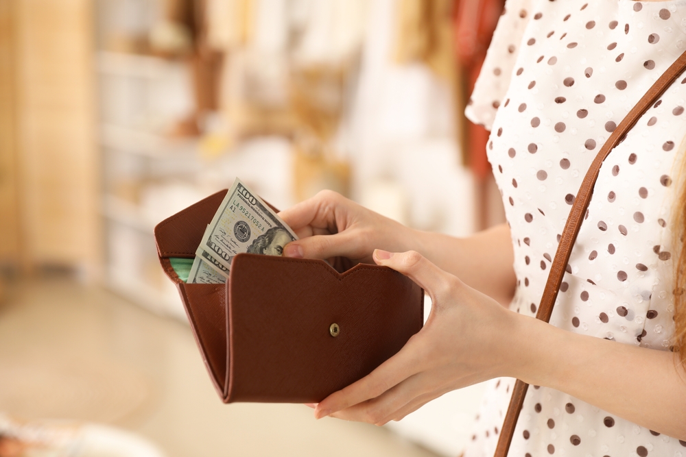  Cele mai bune portofele pentru călătorii: Idei de portofele compacte și sigure