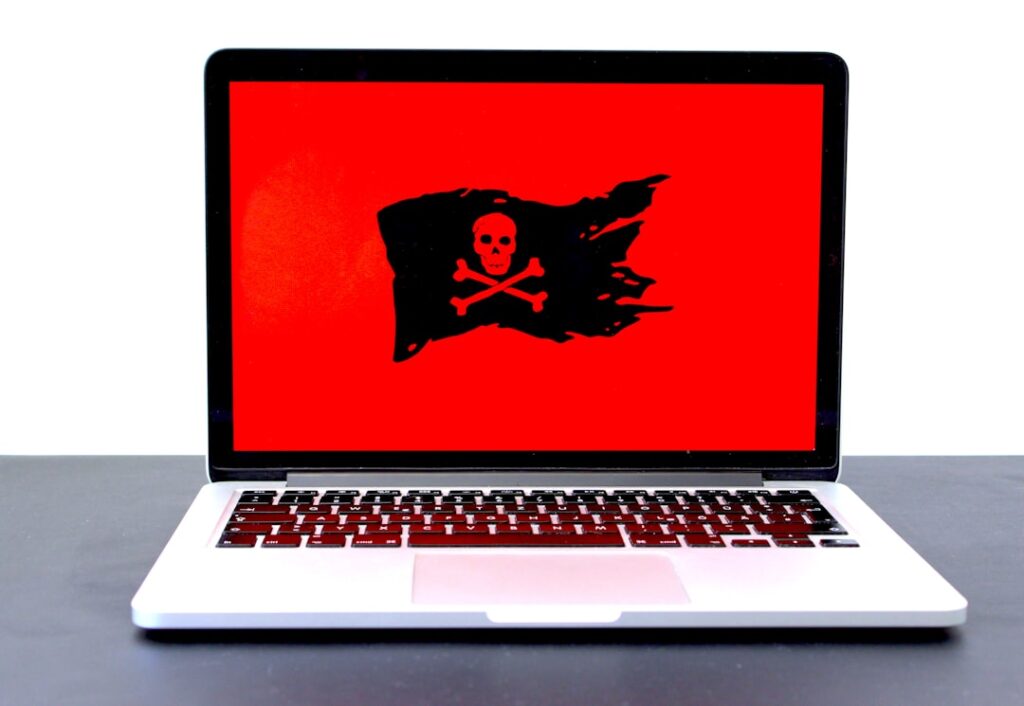 Cele mai bune softuri antivirus gratuite versus plătite în 2025